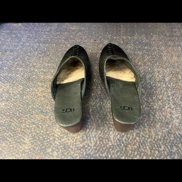 Ugg black leather clogs w/Sherpa lining in the front, Sz 7 - Picture 2 of 4